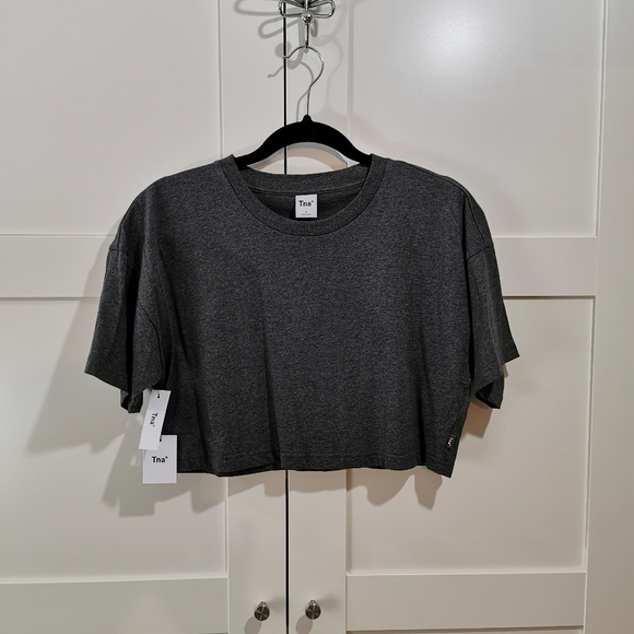 Aritzia Tops - NWT Aritzia TNA cropped t-shirt size S